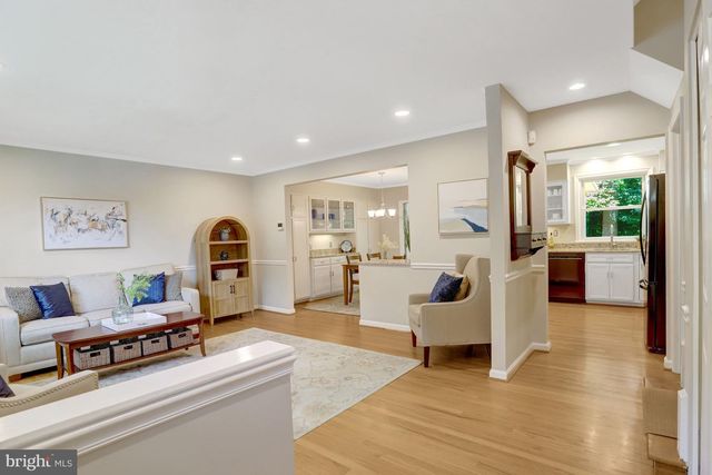 8916 MORELAND LN, Annandale, VA 22003