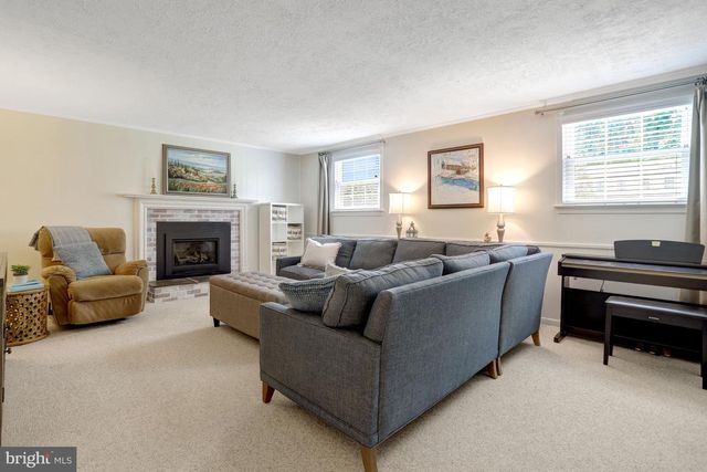 8916 MORELAND LN, Annandale, VA 22003