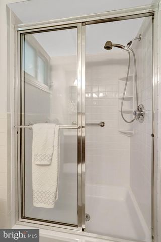 8916 MORELAND LN, Annandale, VA 22003