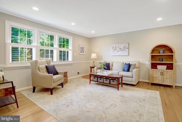 8916 MORELAND LN, Annandale, VA 22003