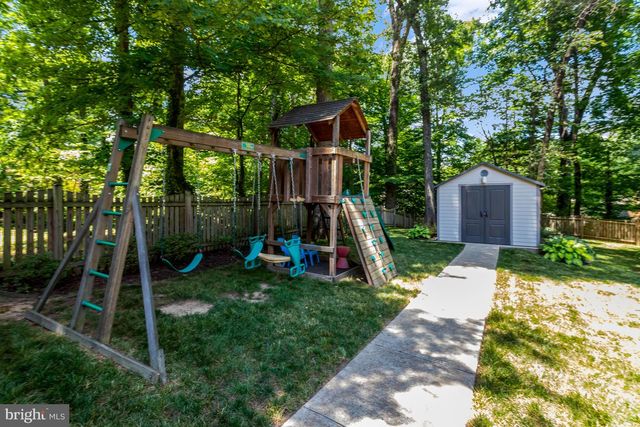 8916 MORELAND LN, Annandale, VA 22003