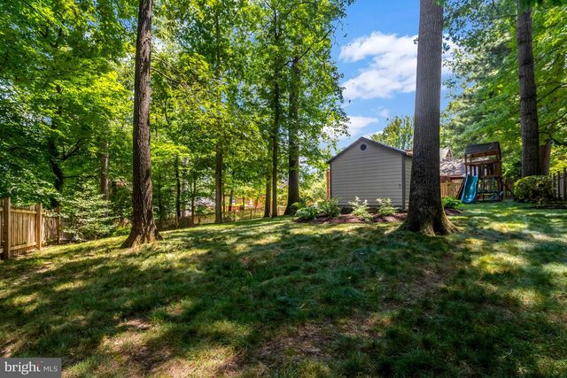 8916 MORELAND LN, Annandale, VA 22003