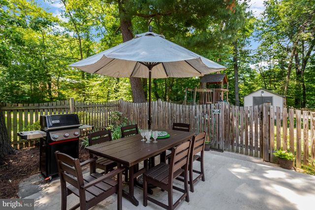 8916 MORELAND LN, Annandale, VA 22003