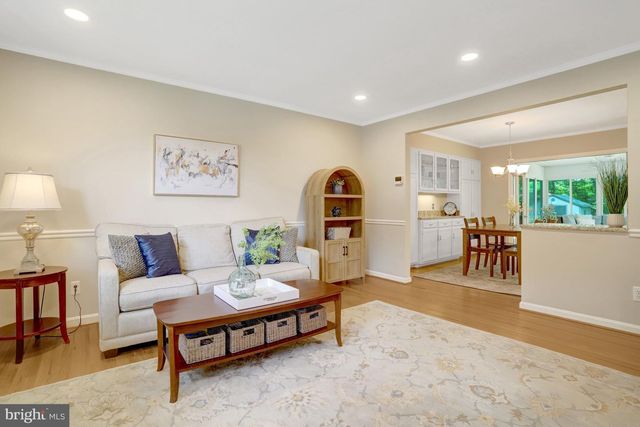 8916 MORELAND LN, Annandale, VA 22003
