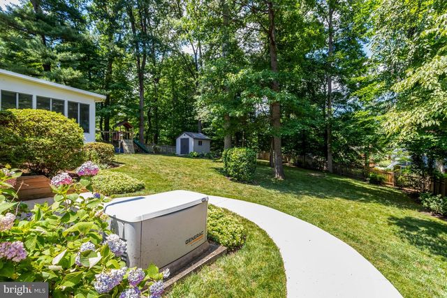 8916 MORELAND LN, Annandale, VA 22003