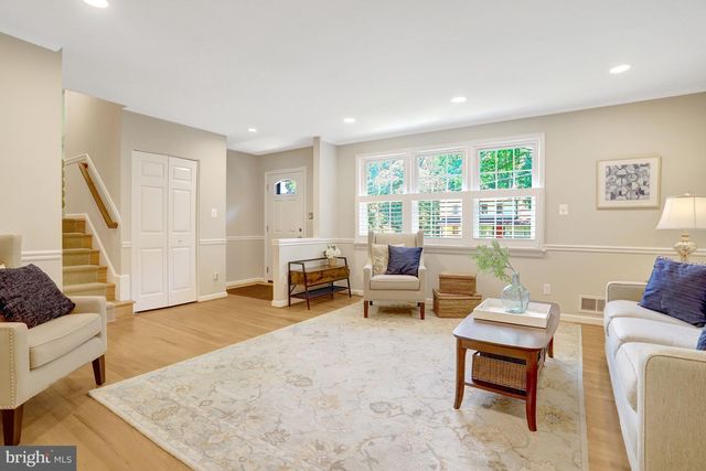 8916 MORELAND LN, Annandale, VA 22003