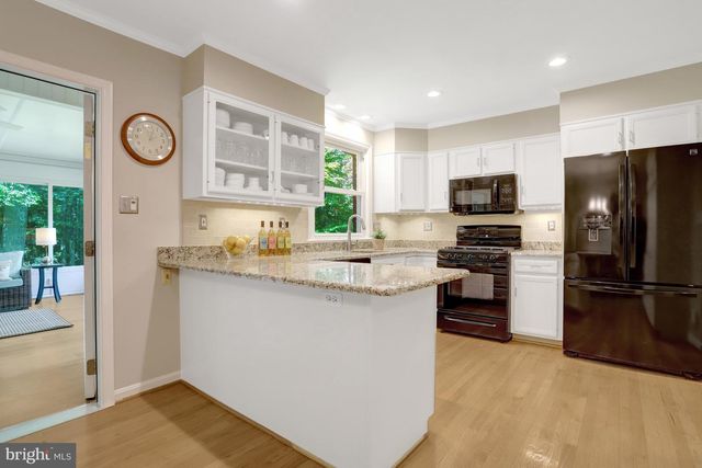 8916 MORELAND LN, Annandale, VA 22003