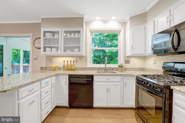 8916 MORELAND LN, Annandale, VA 22003