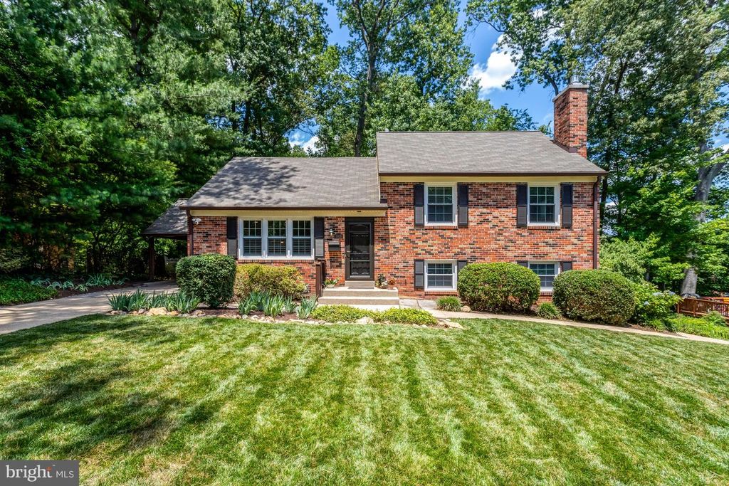 8916 MORELAND LN, Annandale, VA 22003