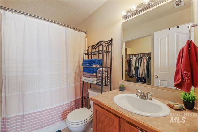 3819 Topeka Ave, Caldwell, ID 83605