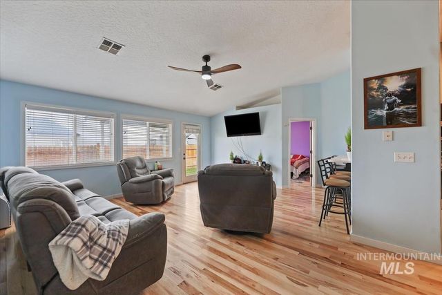 3819 Topeka Ave, Caldwell, ID 83605