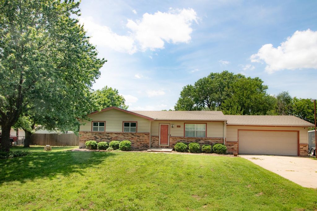 8143 S Hancock Drive, Derby, KS 67037