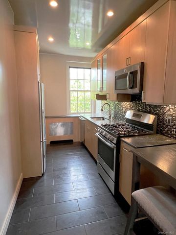 26 East Parkway 12S, Scarsdale, NY 10583