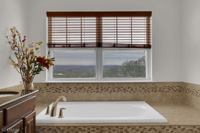 29 Blazingstar Way, Allamuchy Twp., NJ 07840