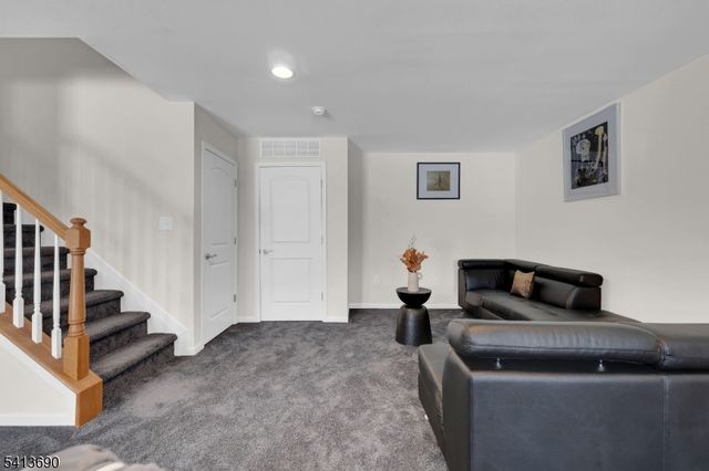 29 Blazingstar Way, Allamuchy Twp., NJ 07840