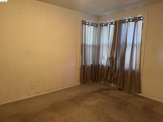 27 Robinson Ave, Pittsburg, CA 94565