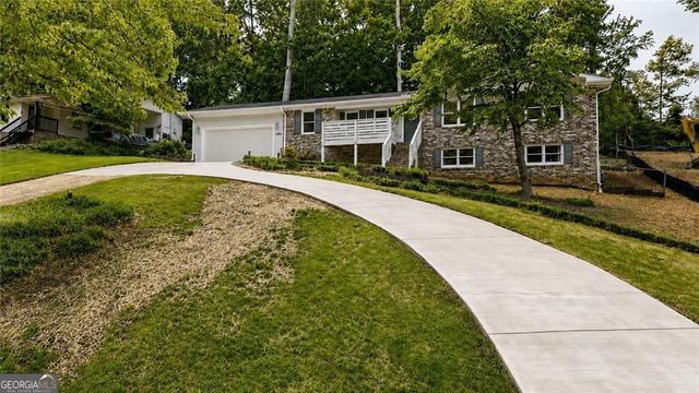 4304 Lindsey Way NE, Roswell, GA 30075