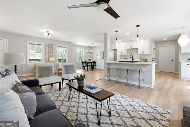 4304 Lindsey Way NE, Roswell, GA 30075