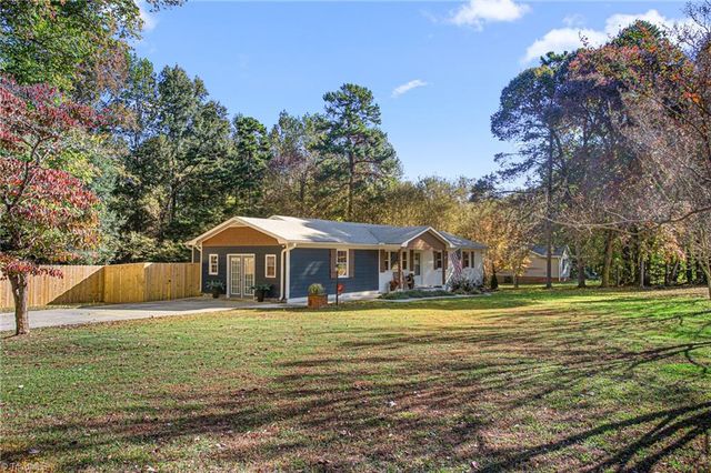 7358 Davis Country Road, Randleman, NC 27317