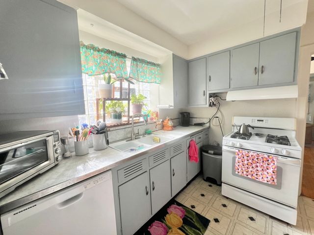 7713 W Forest Preserve Avenue, Chicago, IL 60634