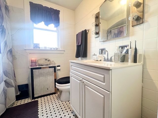 7713 W Forest Preserve Avenue, Chicago, IL 60634