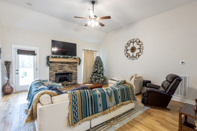 3378 New Hall Rd, Greenbrier, TN 37073