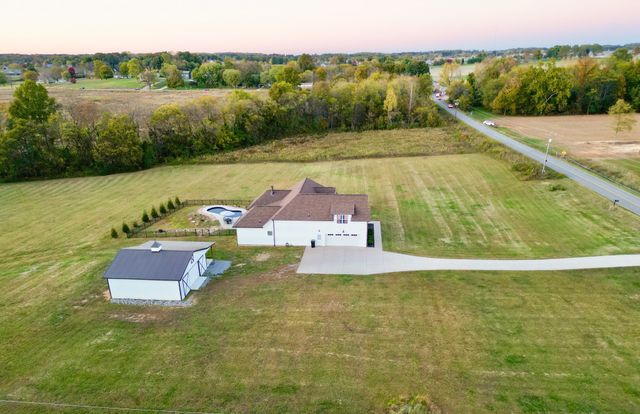 3378 New Hall Rd, Greenbrier, TN 37073