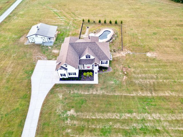 3378 New Hall Rd, Greenbrier, TN 37073