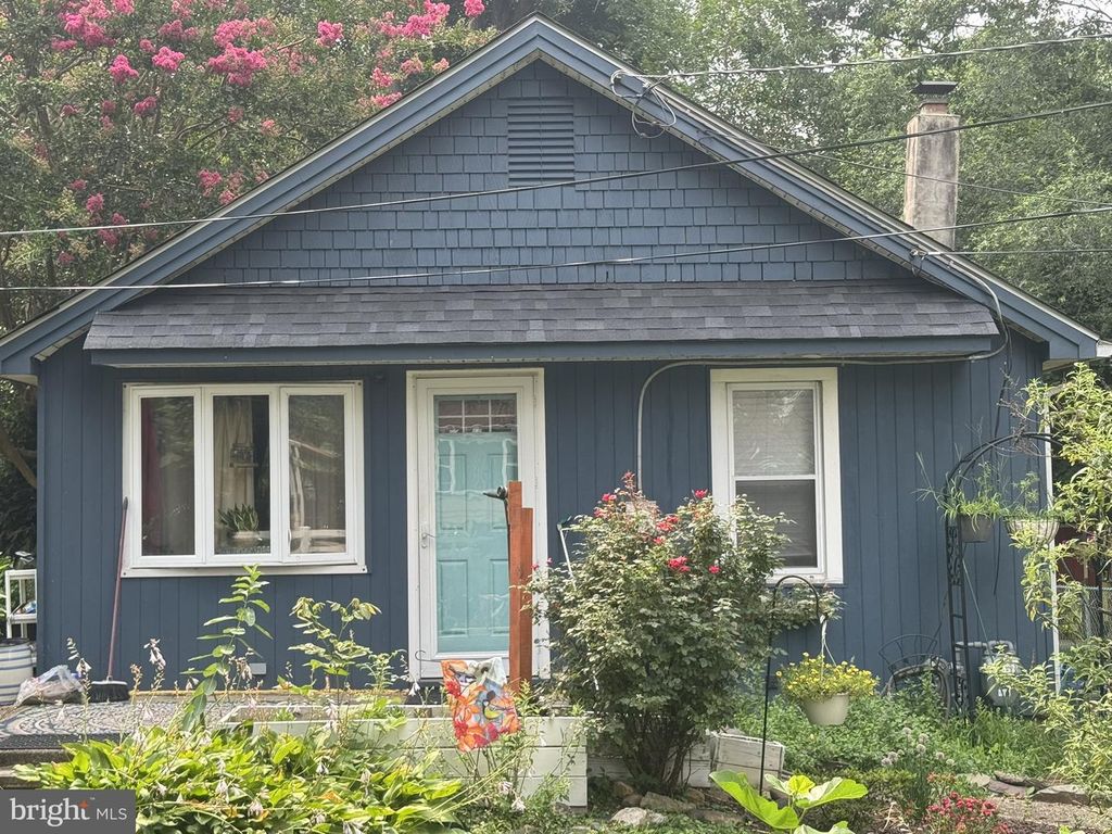 319 DELAWARE AVE, Delanco, NJ 08075