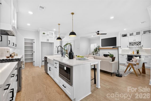 2316 Chateau Court, Matthews, NC 28105
