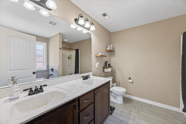 1388 Freedom Dr, Clarksville, TN 37042