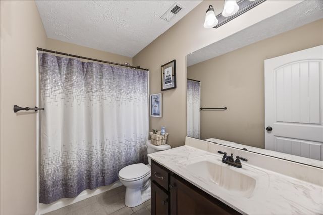 1388 Freedom Dr, Clarksville, TN 37042