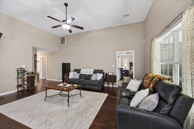 1388 Freedom Dr, Clarksville, TN 37042