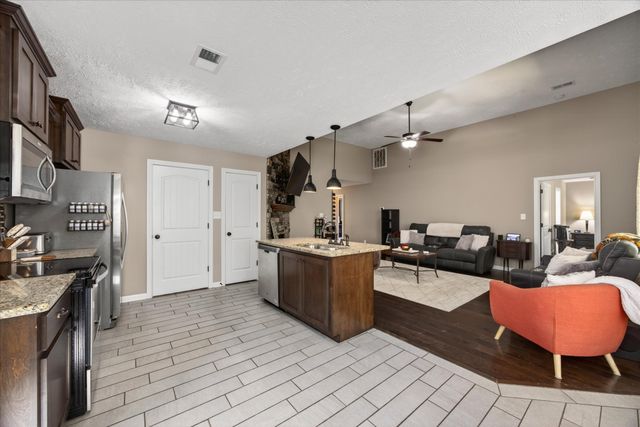 1388 Freedom Dr, Clarksville, TN 37042