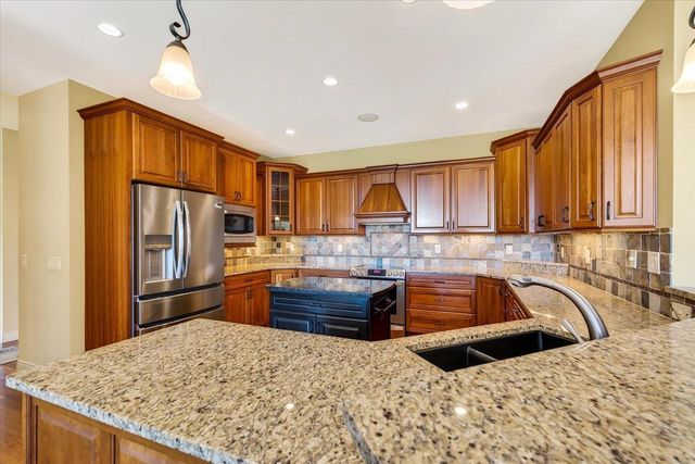 1642 Bellewood Drive, Waunakee, WI 53597