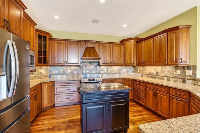 1642 Bellewood Drive, Waunakee, WI 53597