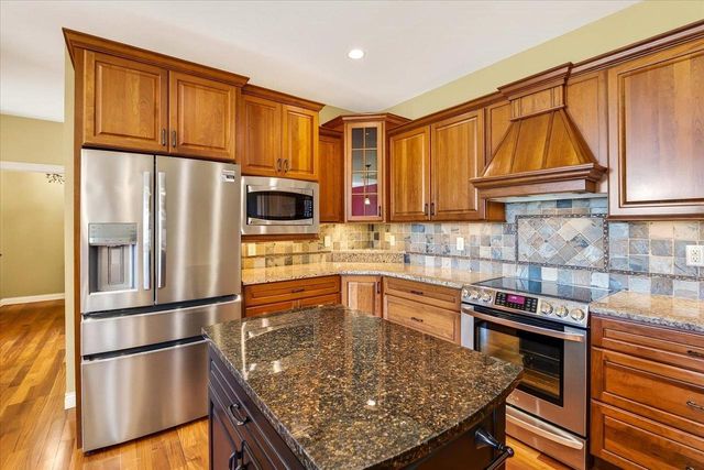 1642 Bellewood Drive, Waunakee, WI 53597