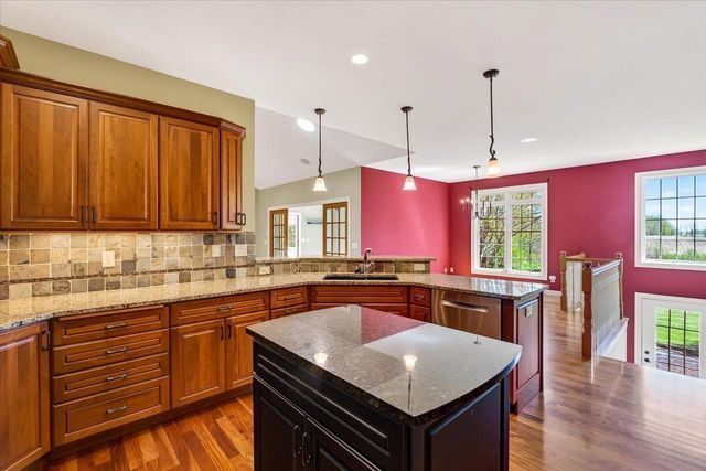 1642 Bellewood Drive, Waunakee, WI 53597