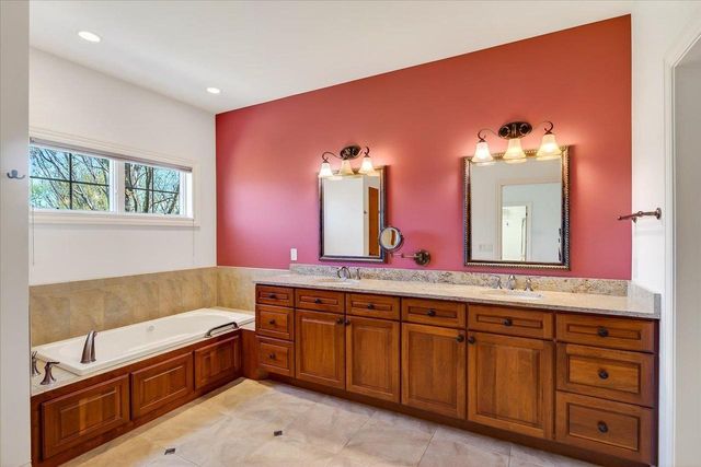 1642 Bellewood Drive, Waunakee, WI 53597
