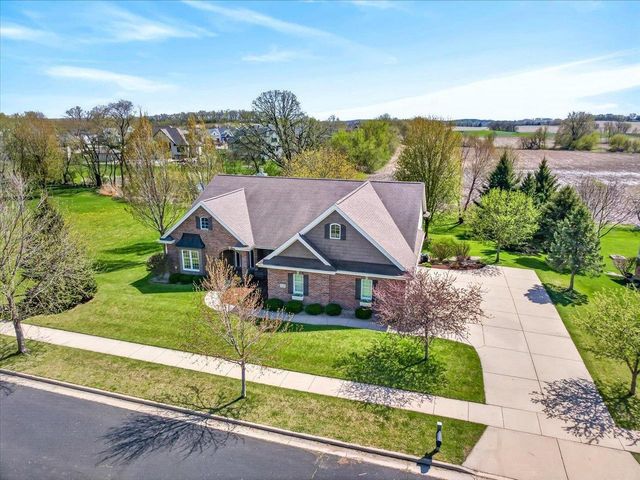1642 Bellewood Drive, Waunakee, WI 53597