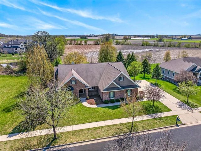 1642 Bellewood Drive, Waunakee, WI 53597