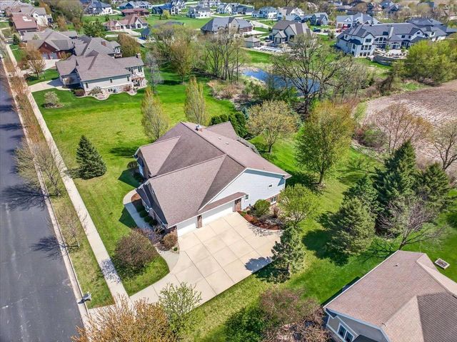 1642 Bellewood Drive, Waunakee, WI 53597