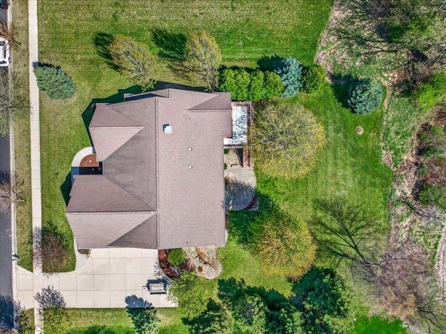 1642 Bellewood Drive, Waunakee, WI 53597