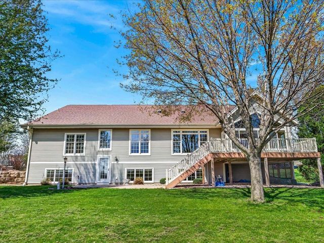 1642 Bellewood Drive, Waunakee, WI 53597