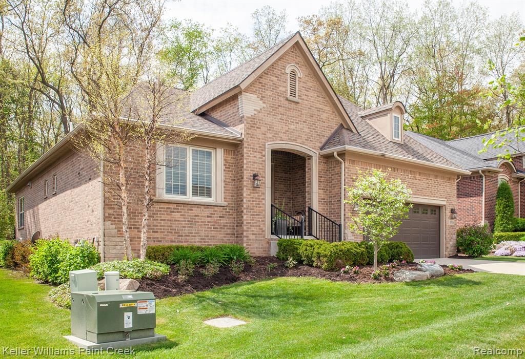 5514 Woodfall Road, Clarkston, MI 48348