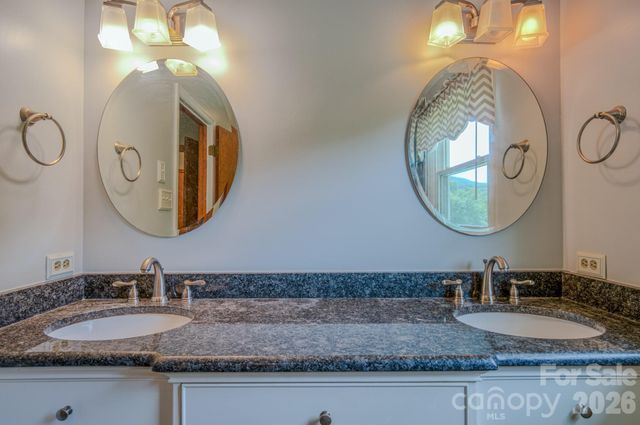 10 Arrow Place, Asheville, NC 28805