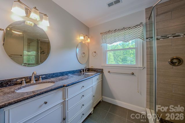 10 Arrow Place, Asheville, NC 28805