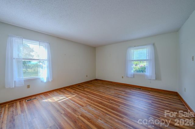 10 Arrow Place, Asheville, NC 28805