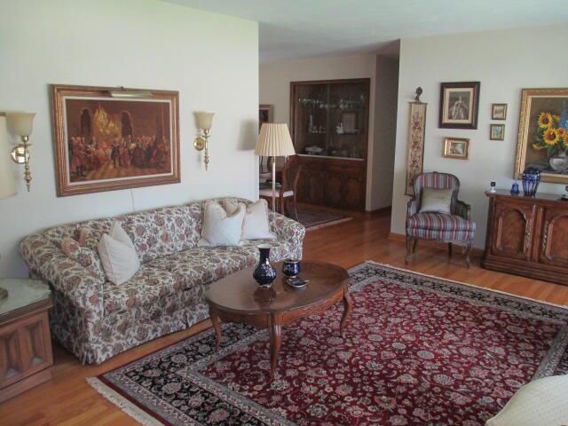 5154 Maplewood DRIVE, Greendale, WI 53129
