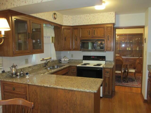 5154 Maplewood DRIVE, Greendale, WI 53129